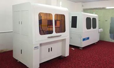 AMOLED、MicroLED顯示面板,行業(yè)專用激光修復(fù)機(jī)及大幅面全,面屏偏光片高速切割機(jī)